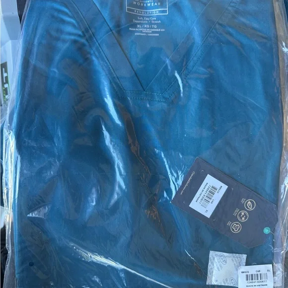 Women's Teal Short Sleeve scrub top - Picture 2 of 3